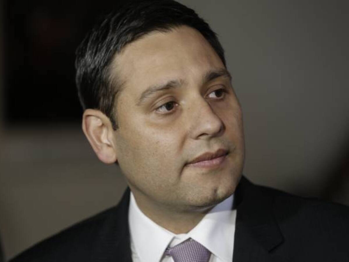 Congreso no pierde sus facultades con fast track: Mauricio Lizcano