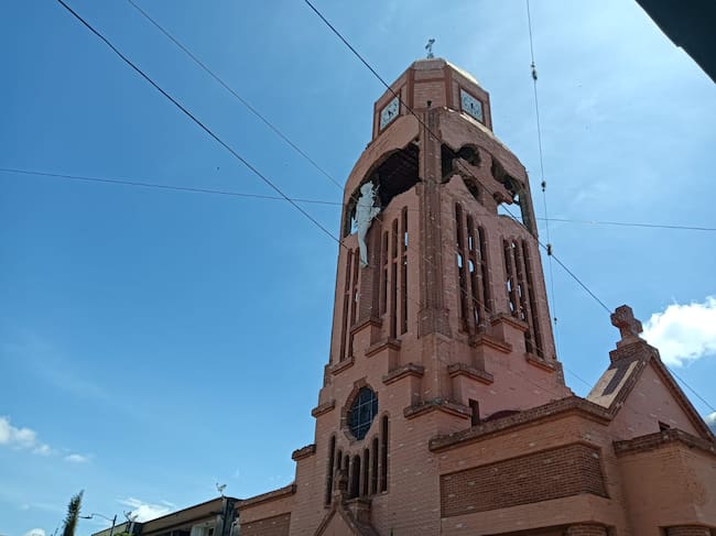 Iglesia de Quimbaya, afectada por el terremoto. Foto: Adrián Trejos