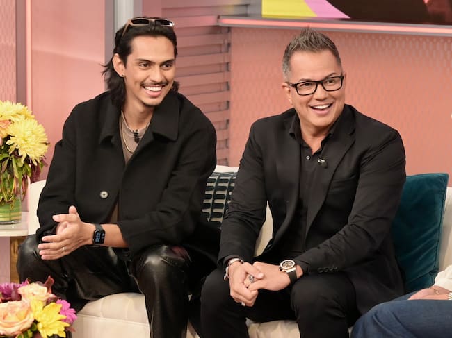 Charlie Zaa junto a su hijo Aaron Zaa en el programa "Despierta America" (Photo by Manny Hernandez/Getty mages)