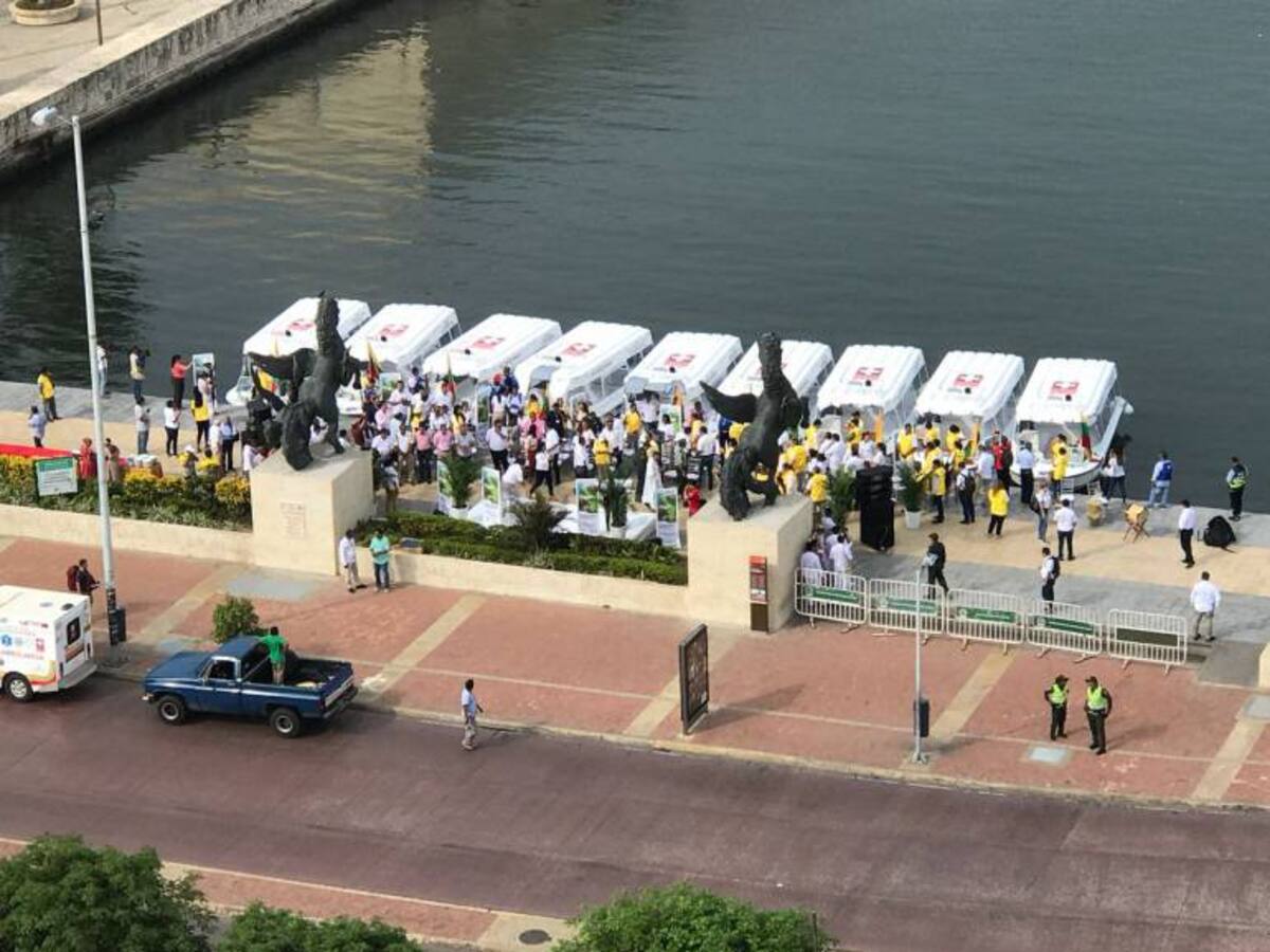 Gobernación de Bolívar entrega 9 ambulancias acuáticas a 9 municipios