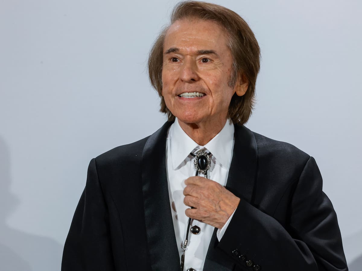 Raphael fue hospitalizado tras accidente cerebrovascular en grabación de un programa de tv