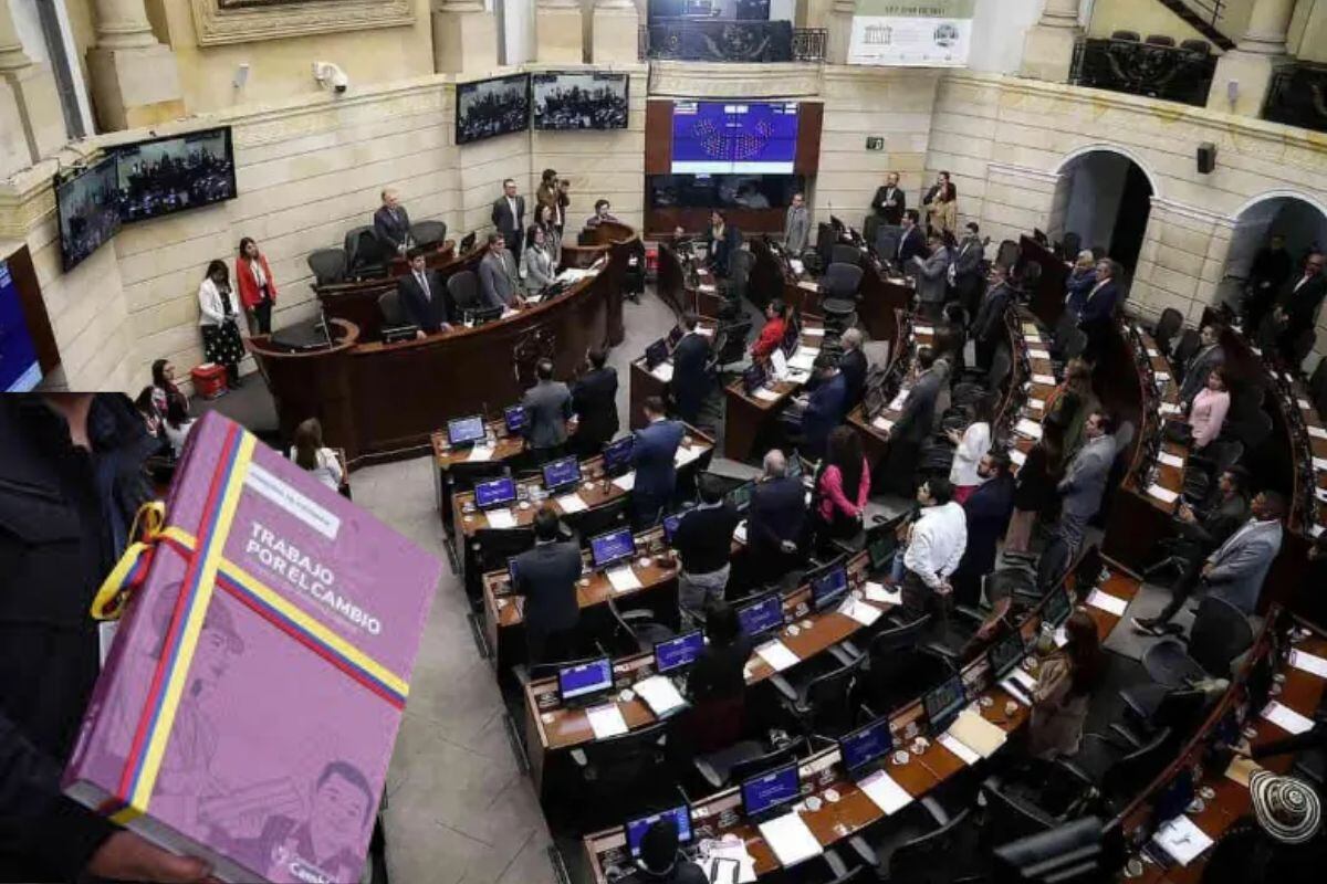 Senado de la República al fondo y al lado libro del proyecto de ley de reforma laboral. Foto Colprensa.
