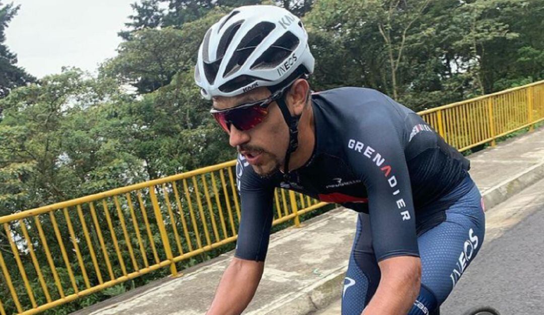 El ciclista nacido en Soacha entrenando con el uniforme de su nuevo equipo.