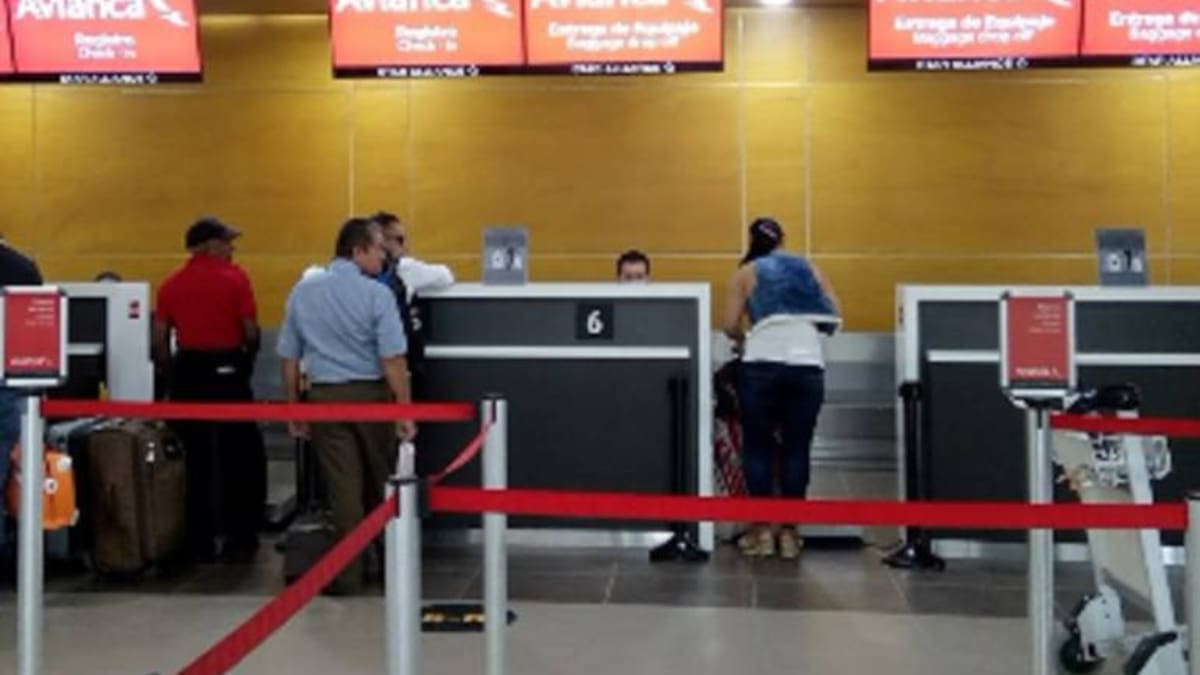 Exagentes involucrados en robo de maletas a pasajeros en aeropuerto samario