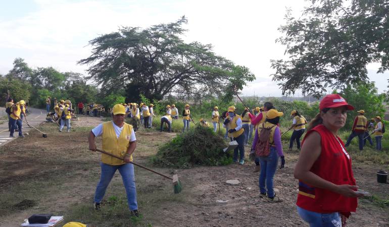 Los trabajadores adelantaron jornadas de aseo y limpieza en la ciudad.