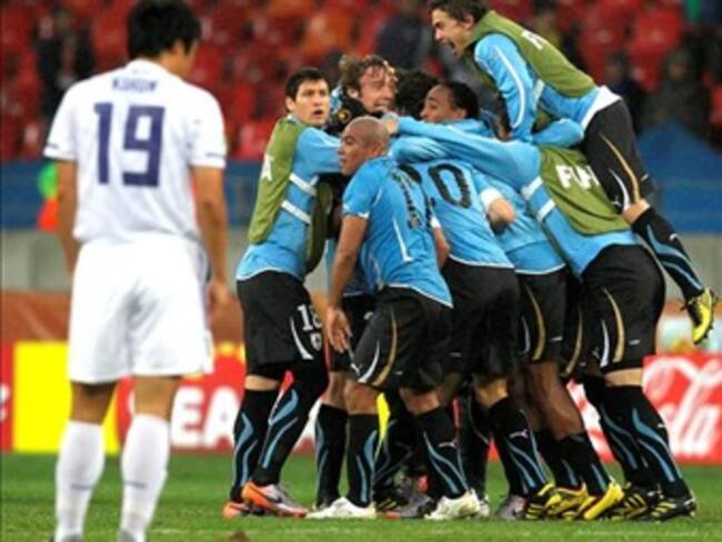 Uruguay venció 2-1 a Corea del Sur y se clasificó a cuartos de final