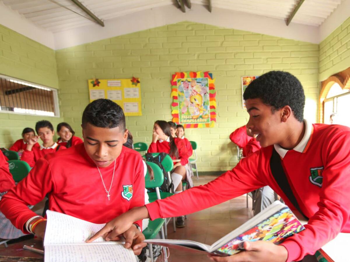 Comfenalco Antioquia inicia entrega de útiles escolares gratuitos