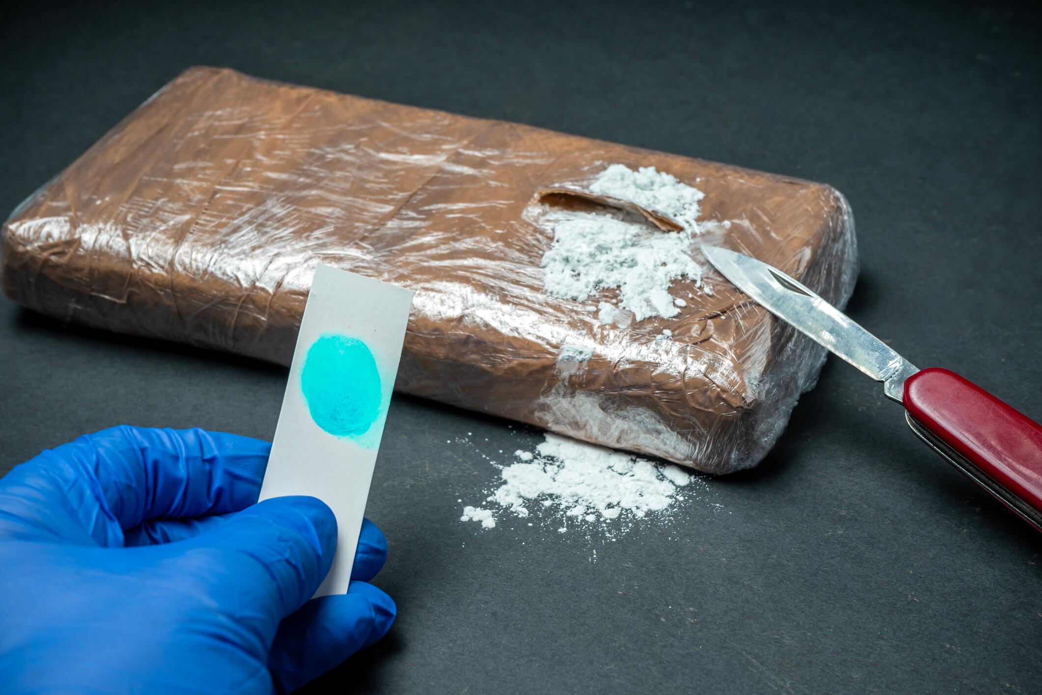 Imagen de referencia de un bloque de cocaína, analizado por medio de una prueba (Crédito: Getty Images)