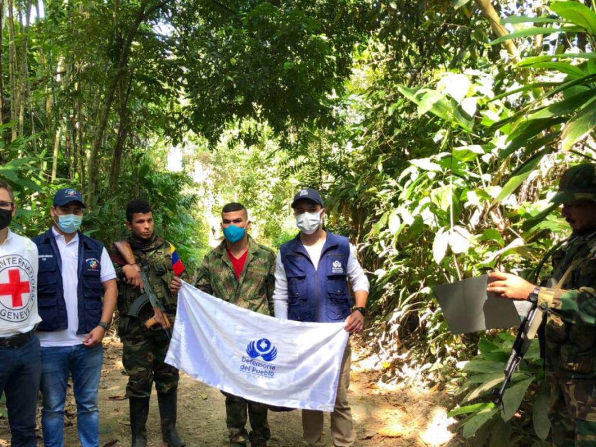 Comisión humanitaria recibe militar secuestrado por disidencias