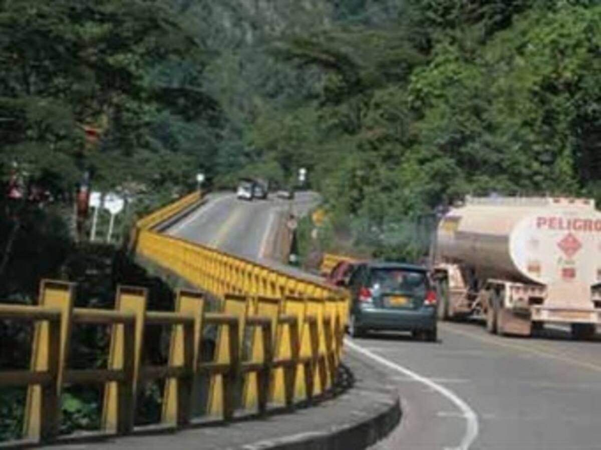 El IDU se compromete a entregar obras de la Vía al Llano en un mes