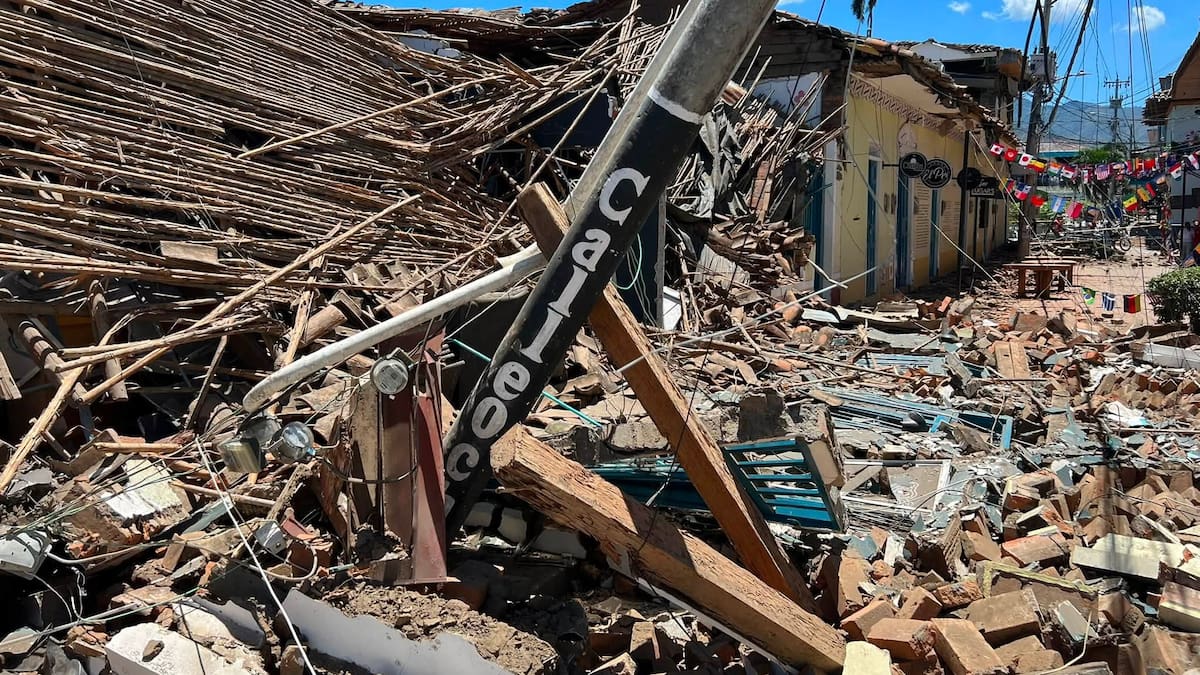 Medicina Legal identificó 306 víctimas mortales del terremoto y reportó 290 desaparecidos