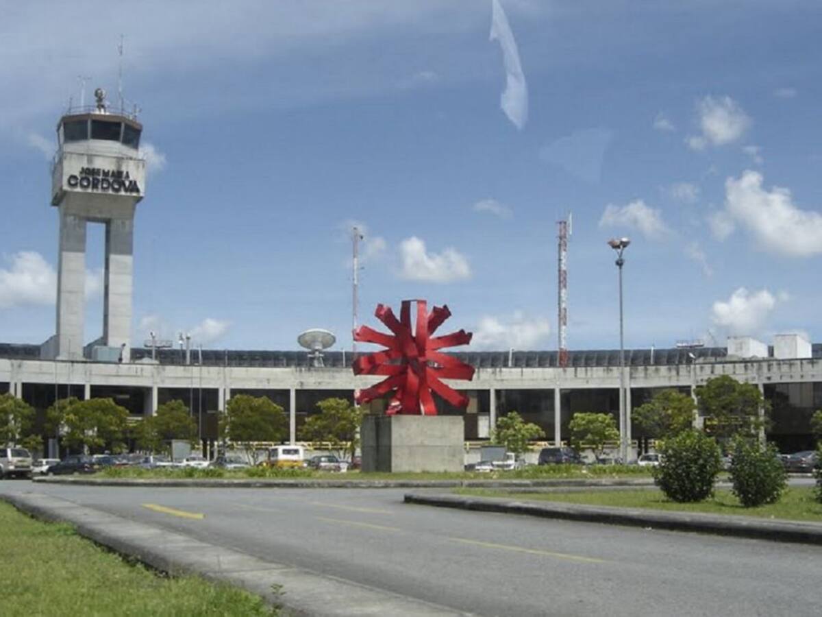 Trabajadores de la salud permanecen 24 horas en el aeropuerto de Rionegro