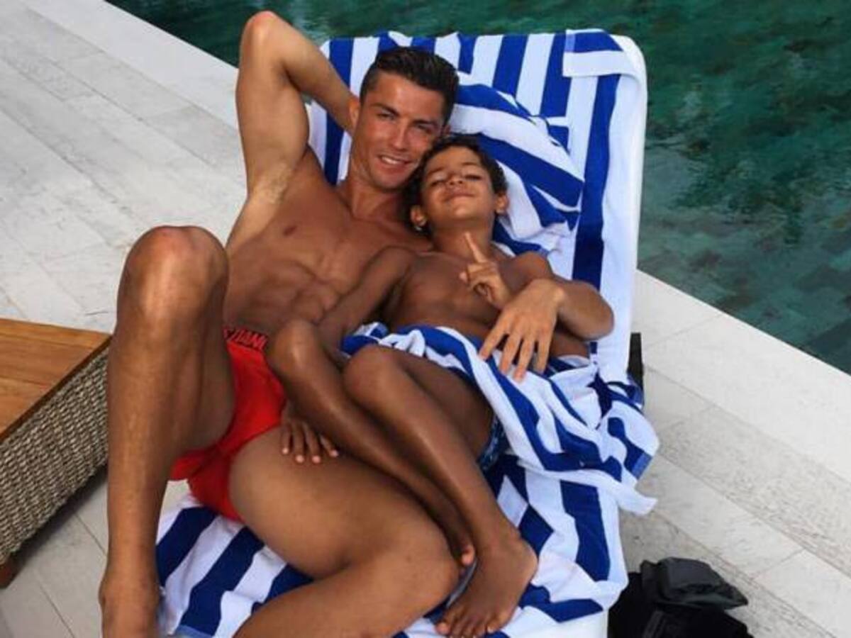 Cristiano Ronaldo muestra su lado más paternal junto a su hijo