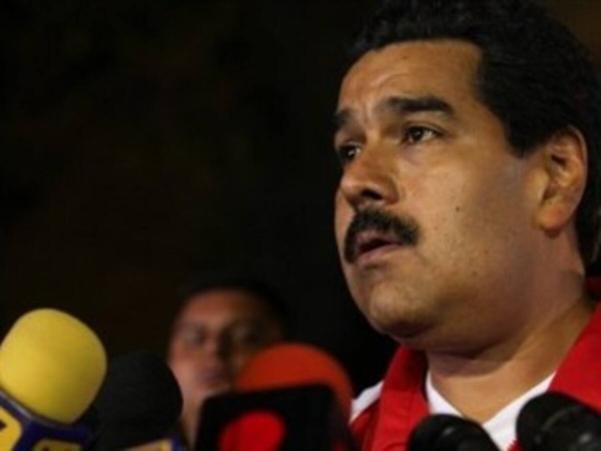 Soneto a Maduro en el retrete, por Daniel Samper Ospina.