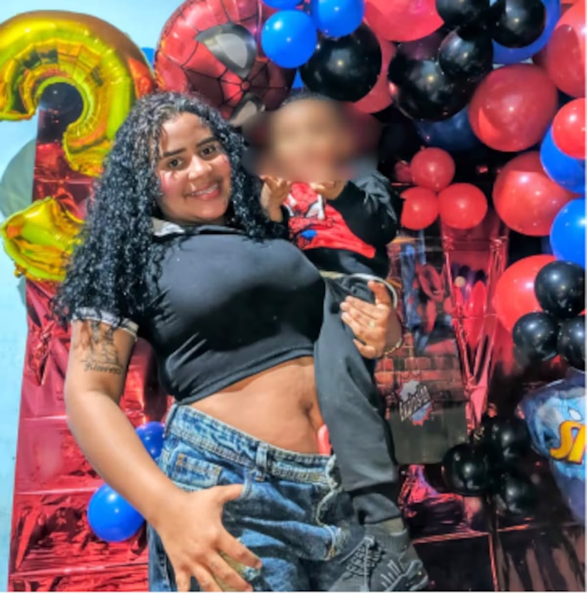 Rosa Angélica Hurtado Llerena y de su hijo. // Cortesía