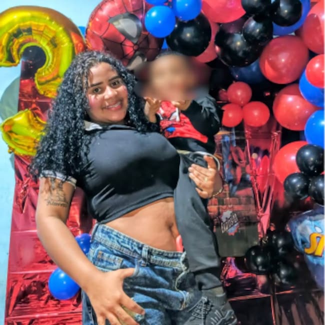 Rosa Angélica Hurtado Llerena y de su hijo. // Cortesía