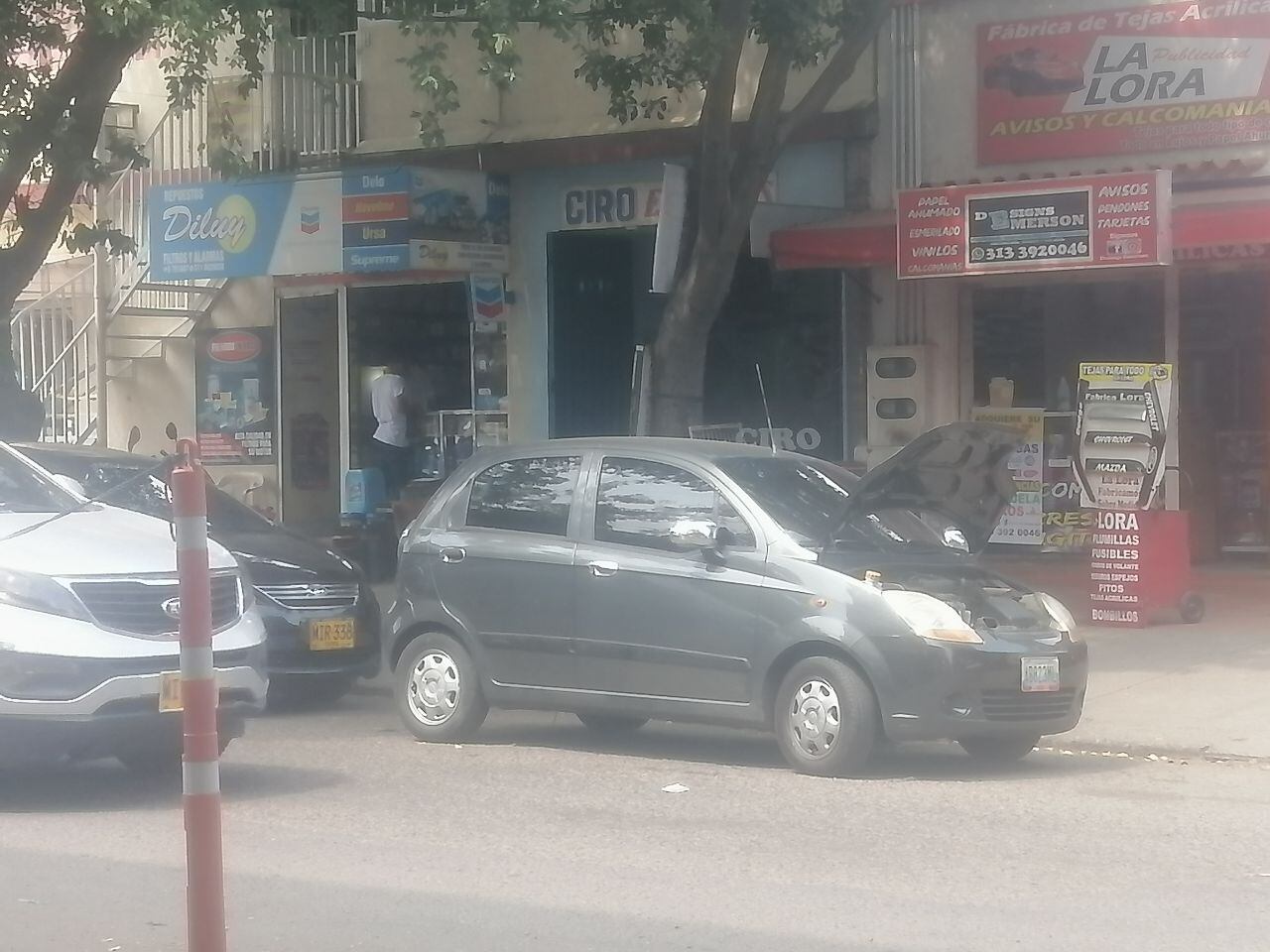 Venta de repuestos y talleres mecánicos a vehículos venezolanos. Foto Caracol Radio Cúcuta