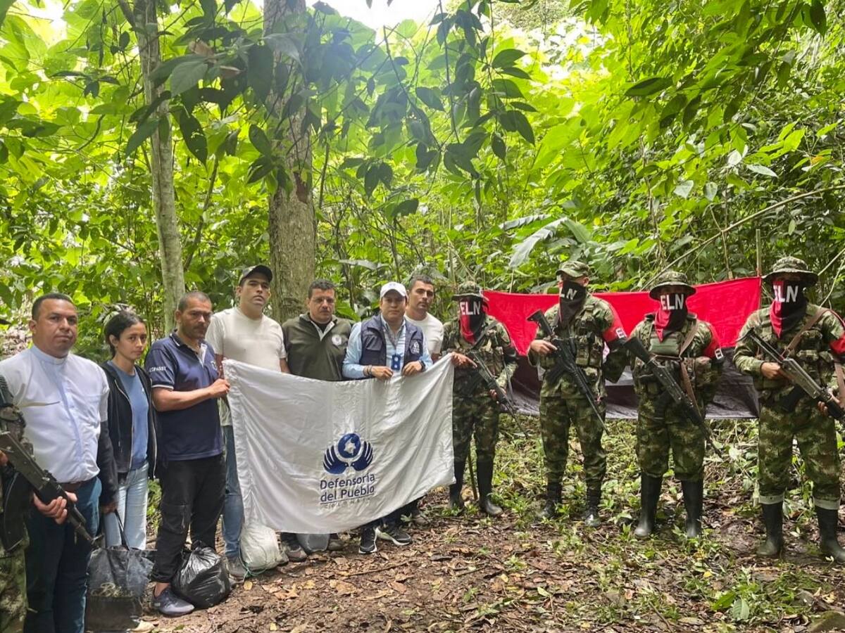 ELN liberó a 5 funcionarios de la alcaldía de Santa Rosa del Sur en el sur de Bolívar