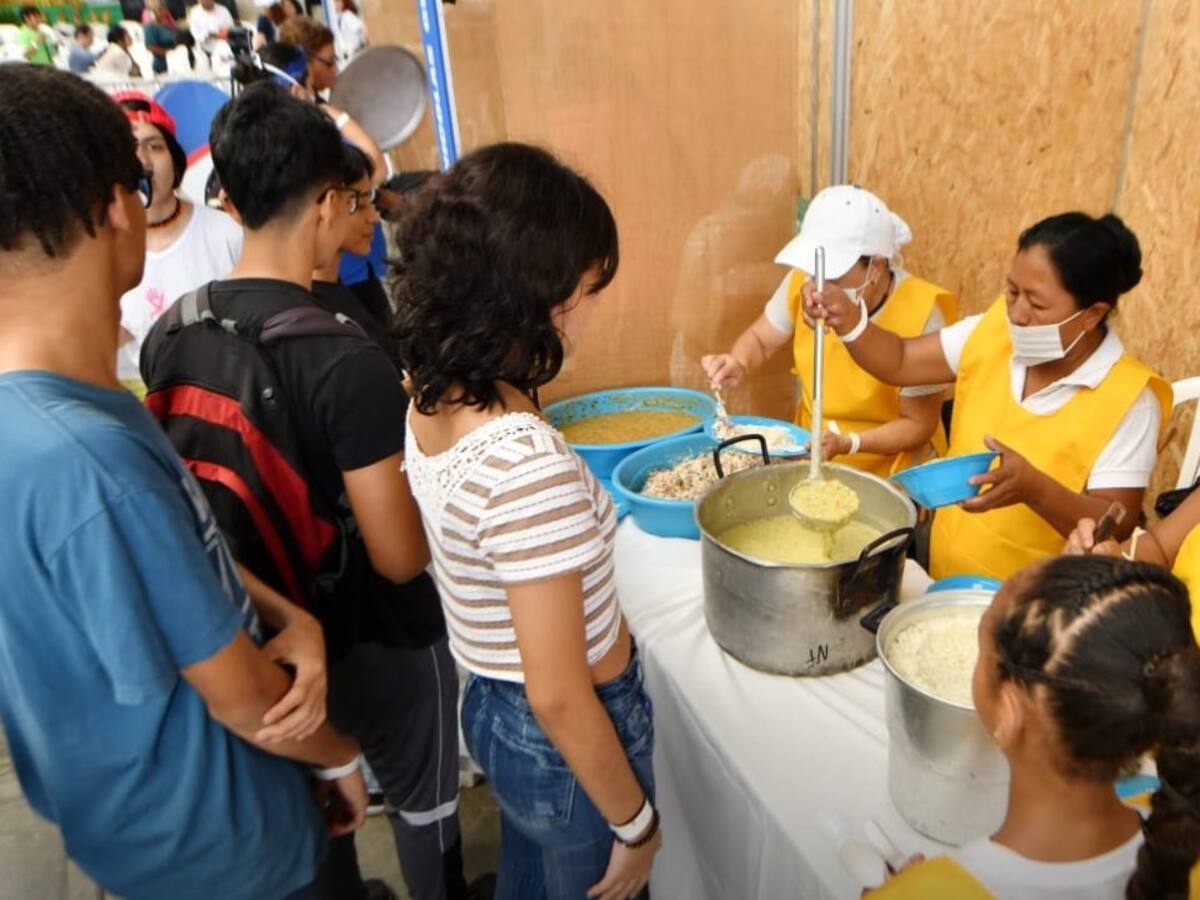 Gobernador Yamil Arana lleva 40 Ollas Comunitarias a los barrios de Cartagena