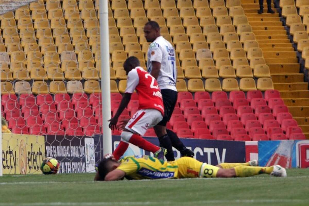 Huila derrotó en Bogotá 4-3 a Santa Fe y le frustró la posibilidad de ser cabeza del grupo B en los cuadrangulares.