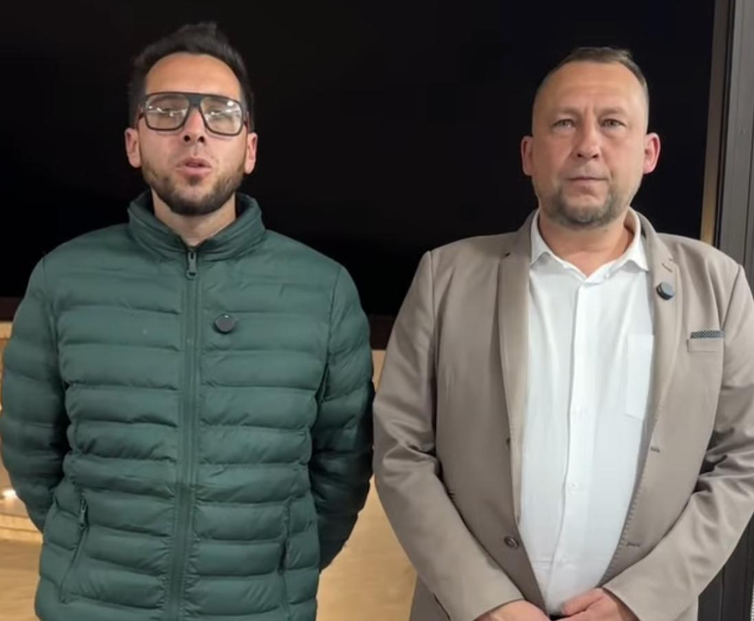 Gustavo López (a la izquierda), fue secretario de Fomento Económico y ahora es almacenista de la Alcaldía de Tunja. | Foto | Captura de pantalla