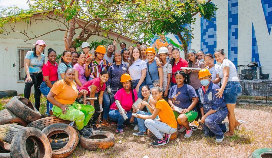 Las beneficiadas laboran en el sector de la construcción para lograr su empoderamiento económico