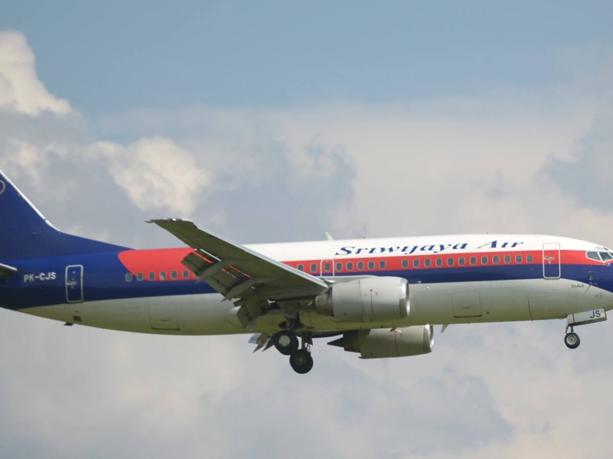 Avión con 62 pasajeros se accidenta en Indonesia