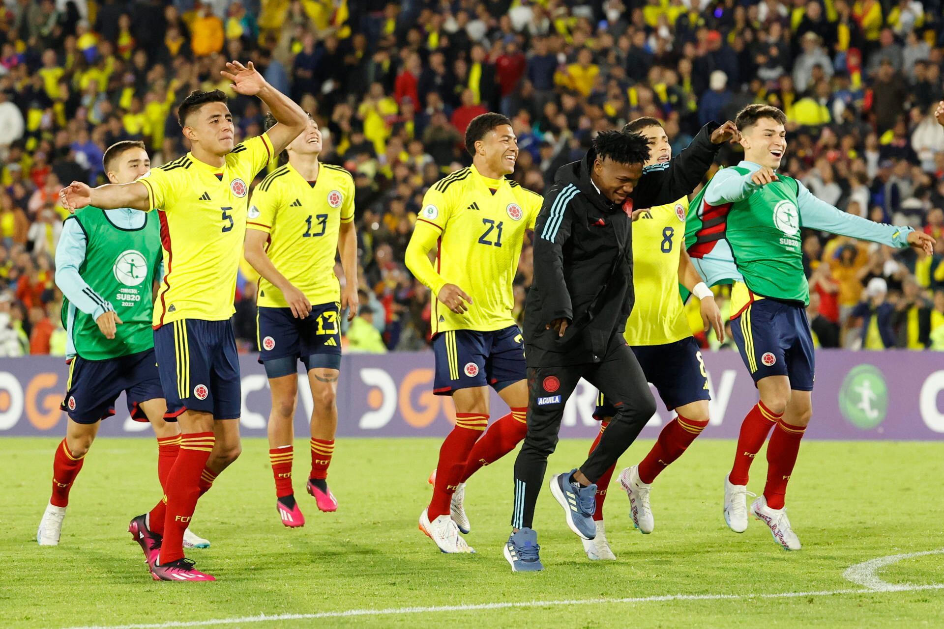 Los jugadores de Colombia celebran el triunfo al final del partido contra Ecuador. EFE/ Mauricio Dueñas Castañeda