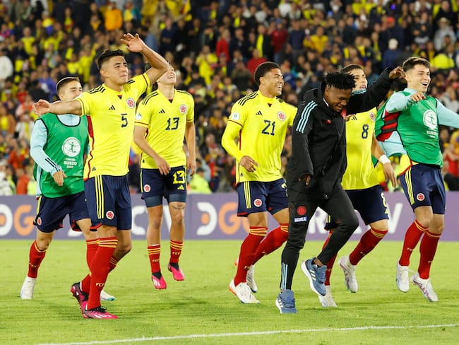 Los jugadores de Colombia celebran el triunfo al final del partido contra Ecuador. EFE/ Mauricio Dueñas Castañeda