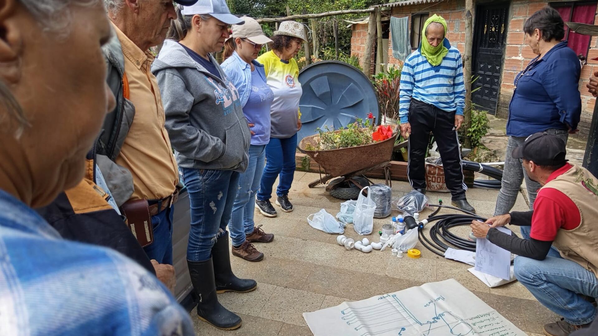 Instalación de riego comunitario La Volcana. | Foto: Corporación Penca de Sábila