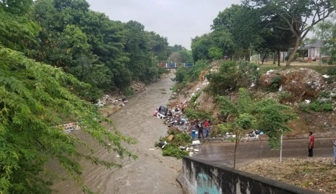 Momentos en los que era arrastrado el motocarro. 