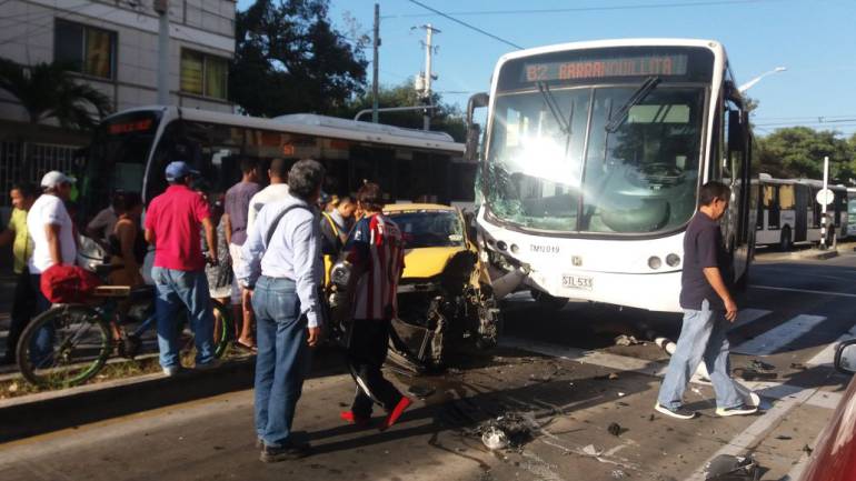 Momentos en que se presentó el accidente en la carrera 46 con calle 64.