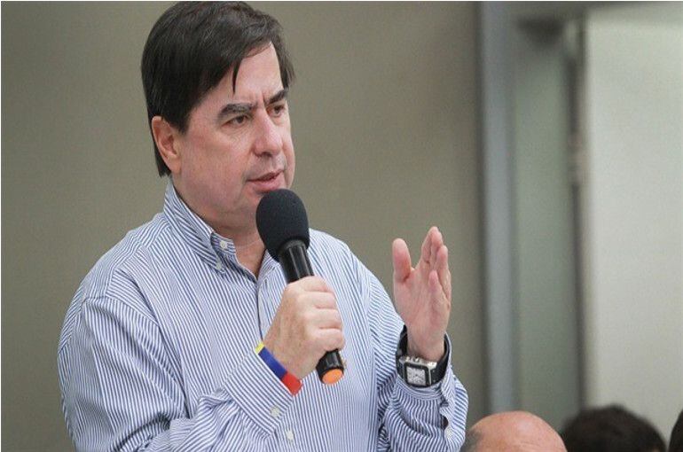 Ministro del Interior, Juan Fernando Cristo, en su visita a Caucasia. Foto: Ministerio del Interior