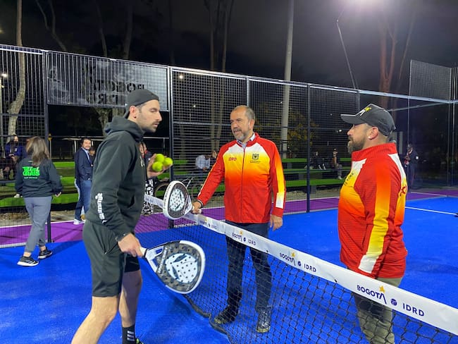 Juan José García, deportista de pádel, y Daniel García, director del IDRD / Caracol Radio.