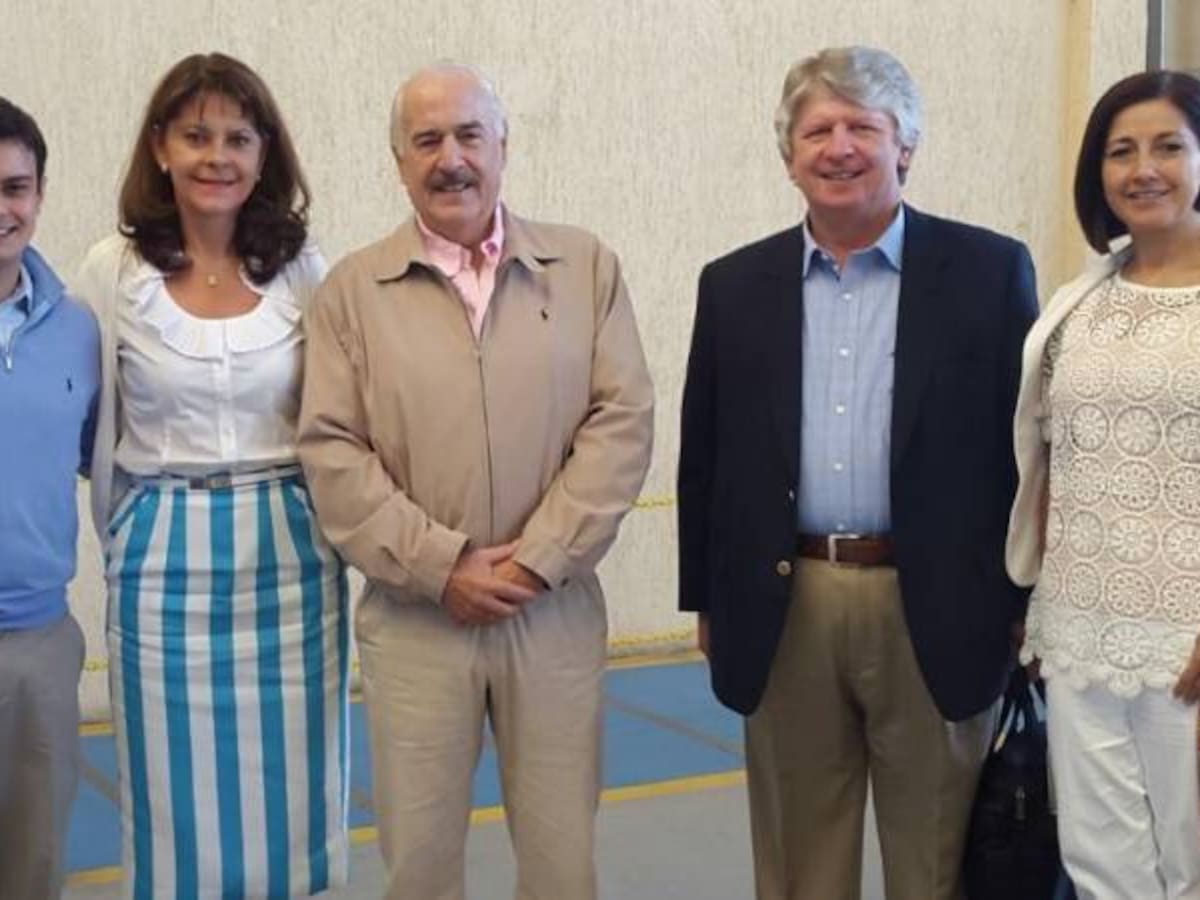 Pastrana regresa a la arena política