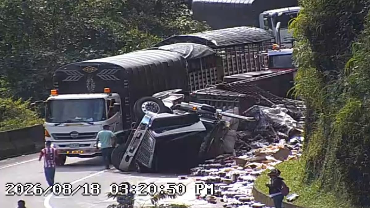 Tractocamión se volcó en la vía Bogotá-Villavicencio y generó afectaciones en la movilidad