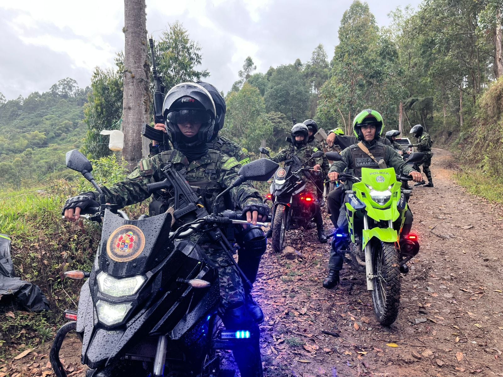 Patrullajes conjuntos entre Policía y Ejército en zona rural del Quindío Foto: Cortesía Octava Brigada del Ejército