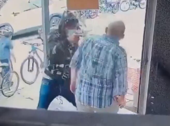 Momento de hurto al norte de Armenia en febrero de este 2025.Foto Cortesía video cámaras de seguridad al norte de Armenia.