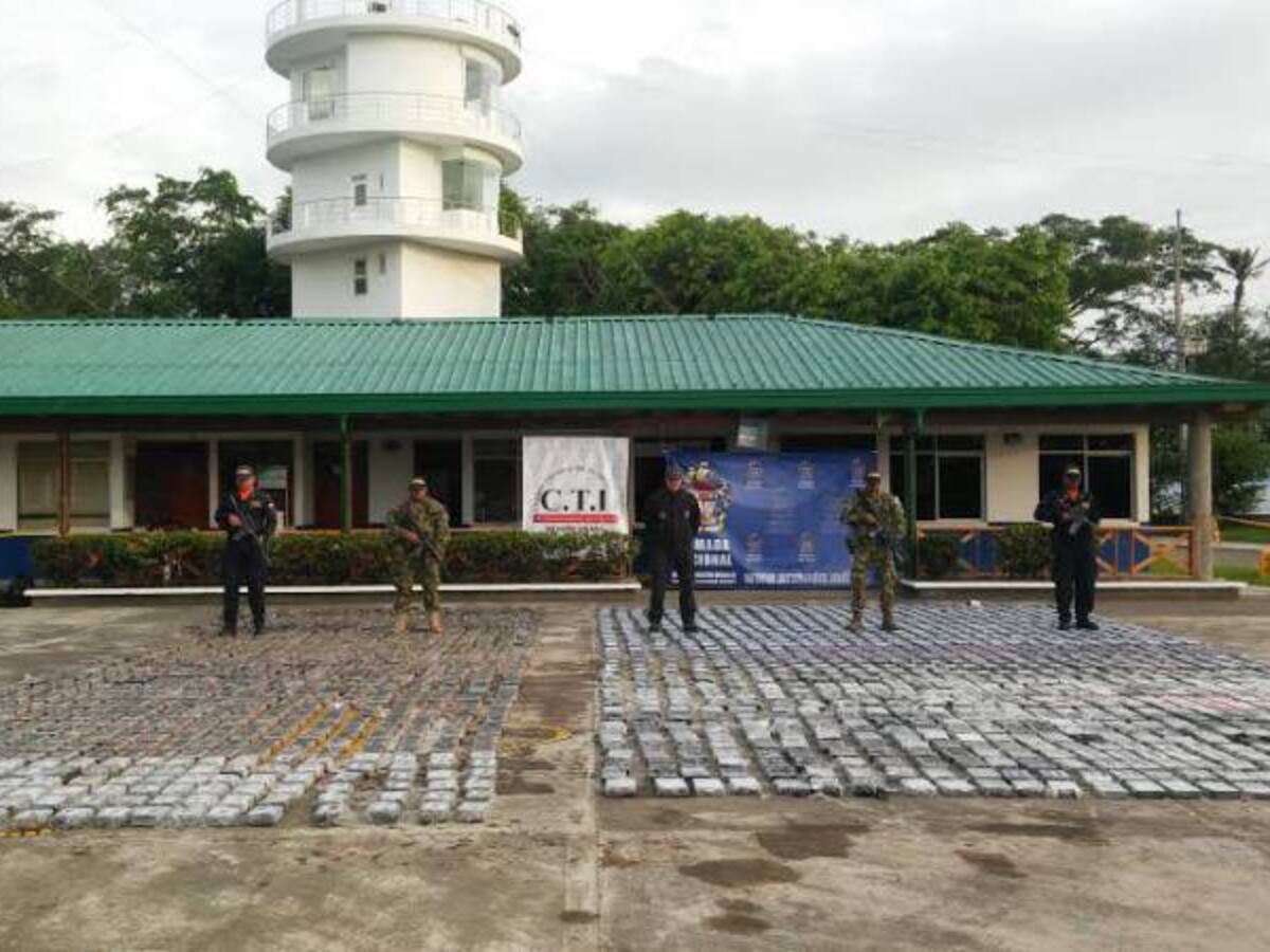 Armada incauta cerca de dos toneladas de cocaína en el golfo de Urabá