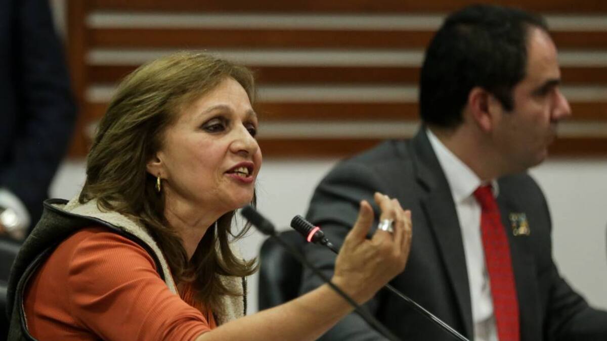 Ángela María Robledo vuelve a la campaña de Petro, a través de Francia Márquez
