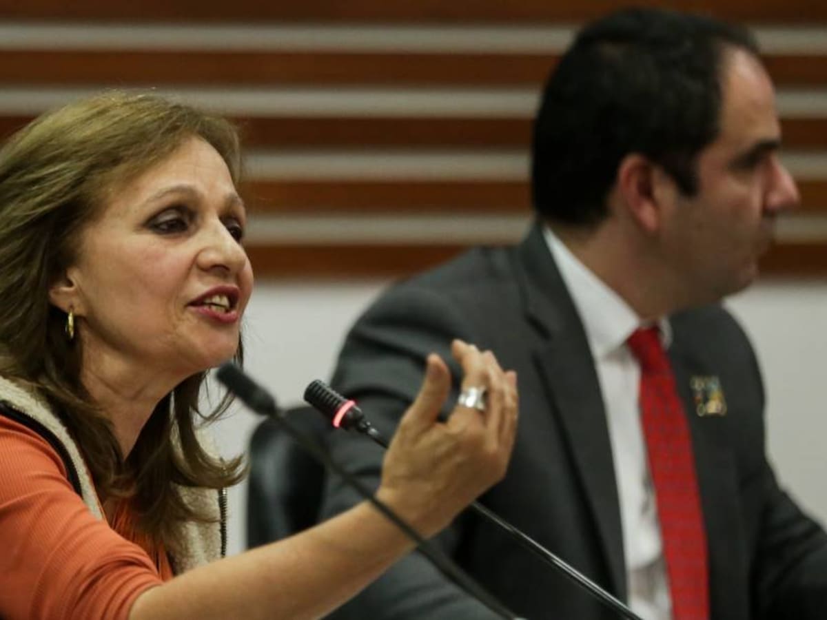 Ángela María Robledo vuelve a la campaña de Petro, a través de Francia Márquez