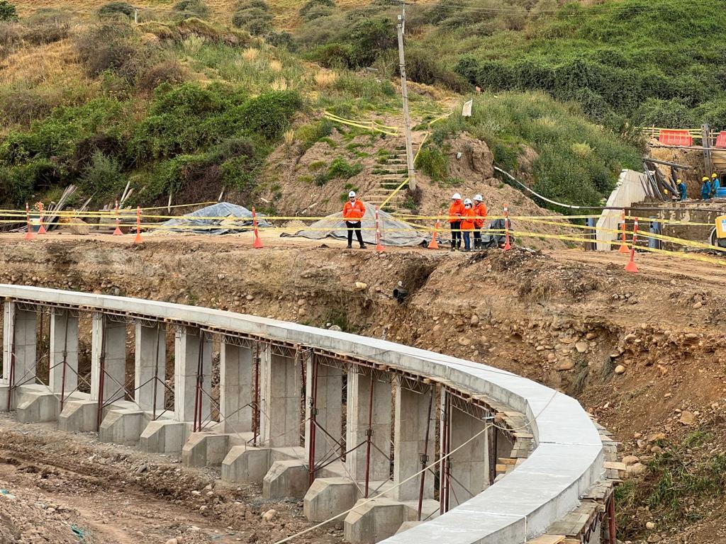 Talud que se está construyendo/ Acueducto