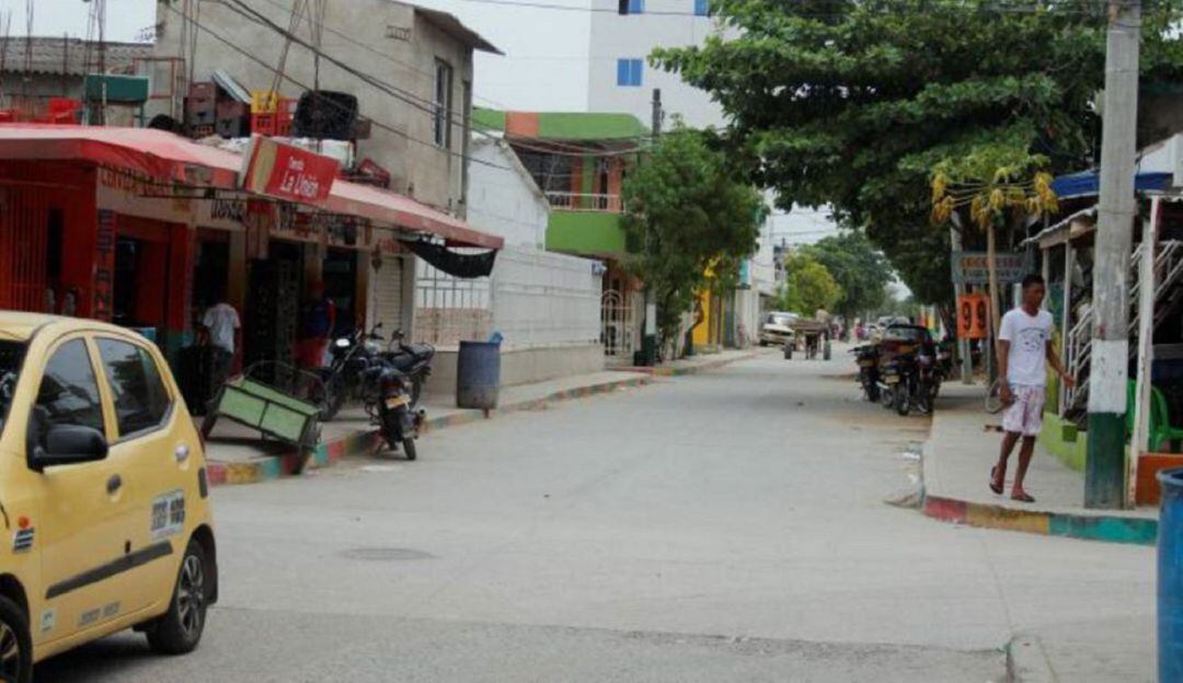 Según testigos, el conductor de la motocicleta perdió el control y chocaron con un muro