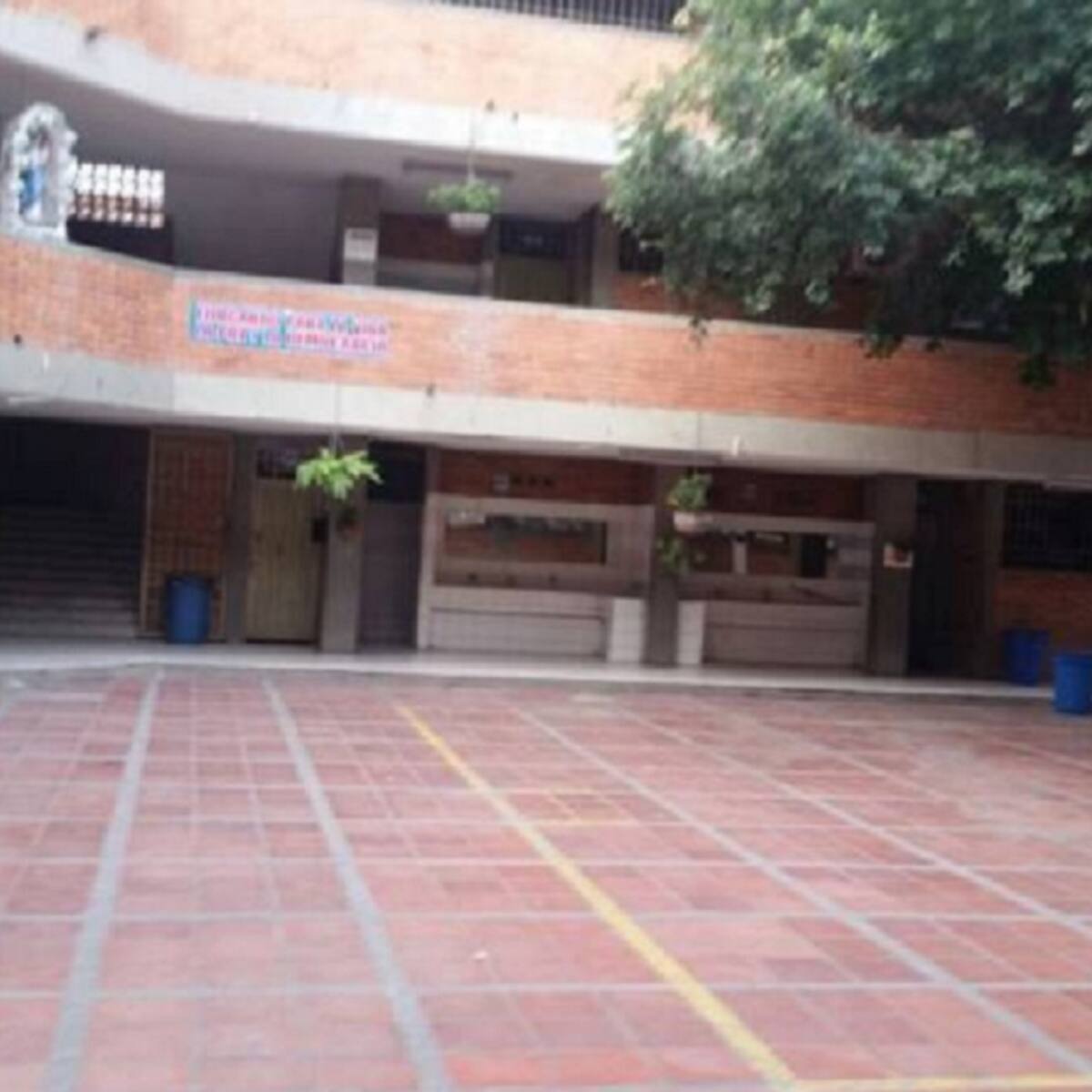 Trabajadores administrativos advierten que falta personal para colegios