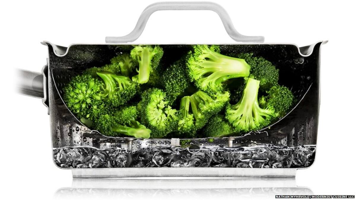 "Casi todos nuestros cortes implican composición, es decir, superponer elementos de diferentes fotografías para crear la imagen final", explica el autor de esta imagen que refleja el elemento visual de la cocina modernista, quien intenta atraer "todos los aspectos sensoriales de la experiencia gastronómica".