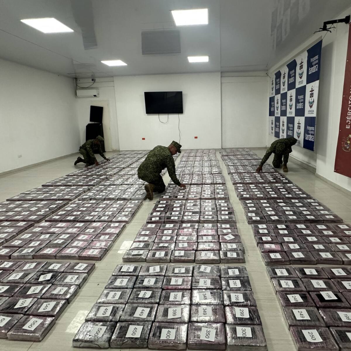 Golpe al narcotráfico en Meta: incautan 975 kilos de cocaína en una embarcación