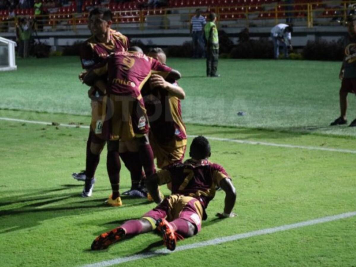 Tolima tomó un respiro y derrotó 2-0 a Nacional en un duelo de extremos