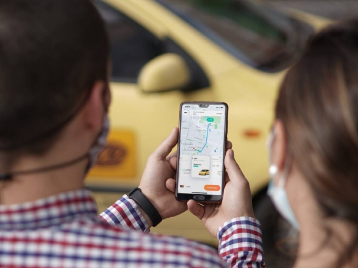 Taxistas estrenarán APP contra la piratería