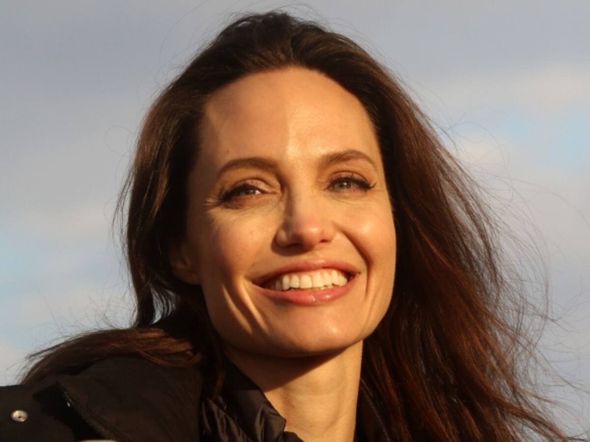 Hasta Angelina Jolie se encuentra defectos al mirarse al espejo