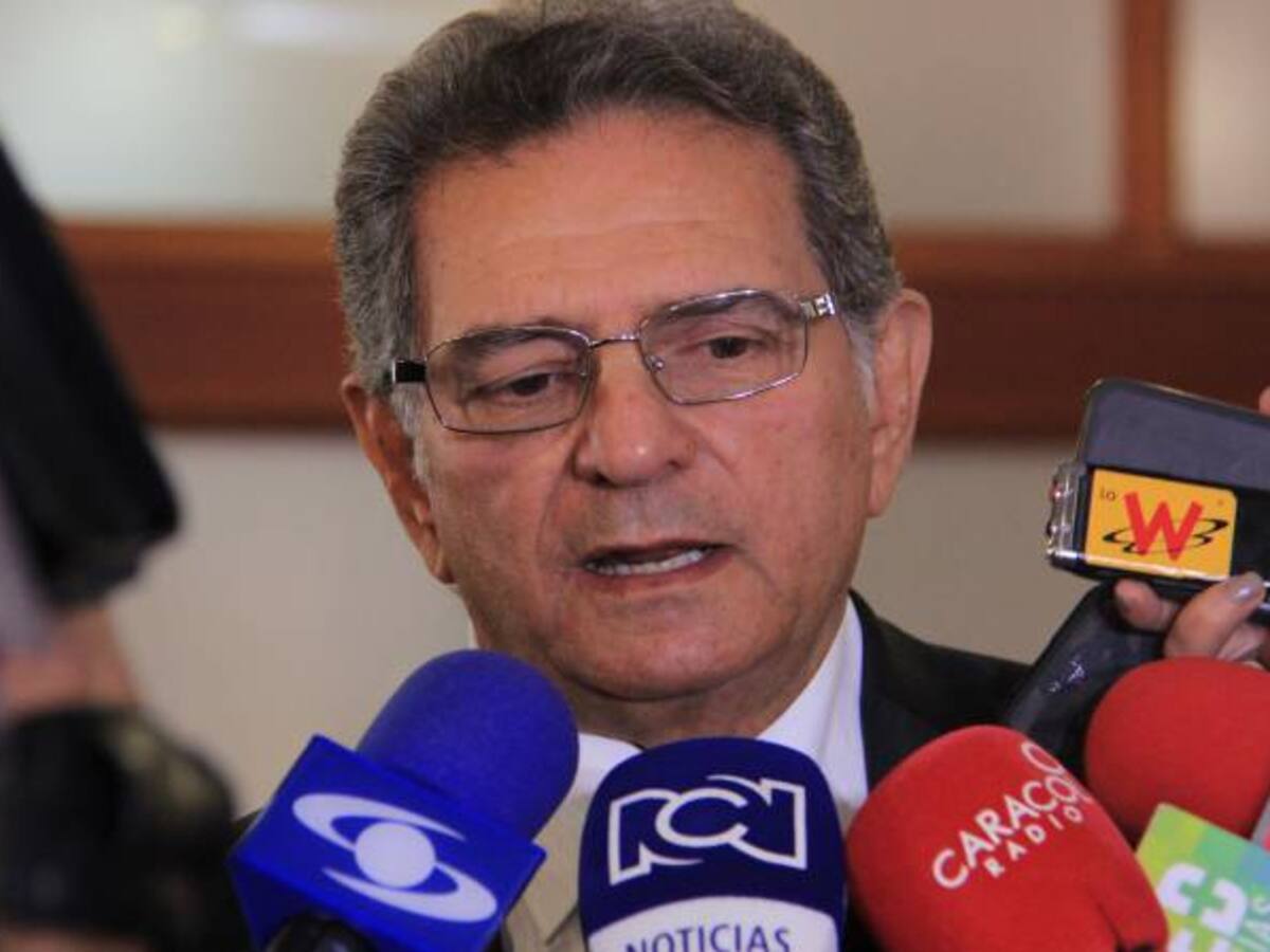Procuraduría dice que Manzur debe ser condenado por vínculos con las AUC